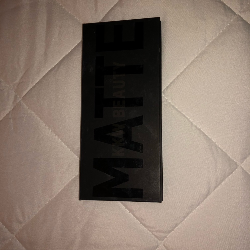 KKW Beauty Smoke Palette. Like New.